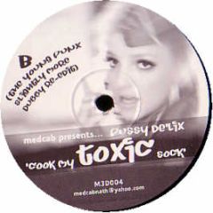 Britney Spears - Toxic (Breakz Remix) - M3D 4
