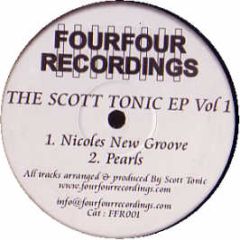 Phaze One - Nicoles Groove (2004 Remix) - Four Four Recordings 1