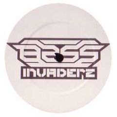 Distortionz - Pure Play - Bass Invaderz