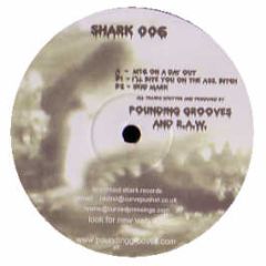 Pounding Grooves Vs Raw - M16 On A Day Out - Shark Records