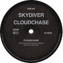Skydiver - Cloudchase - Force Inc