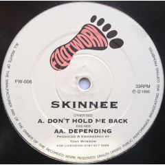 Skinnee - Skinnee - Don't Hold Me Back - Footwork 6