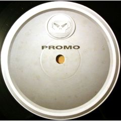 Doc Scott - Doc Scott - Drumz '95 (Nasty Habits Remix) / Blue Skies - Metalheadz