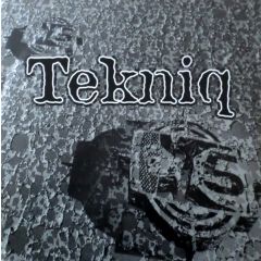Tekniq - Tekniq - The Riot (Remix) - Formation