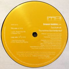 Groove Junkies Presents Solara - Groove Junkies Presents Solara - Sunshine (Sol Brillante) - More House