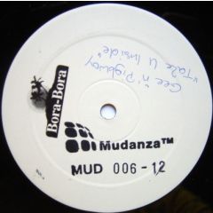 Gee Moore & Pigbwoy - Gee Moore & Pigbwoy - Take U Inside - Mudanza